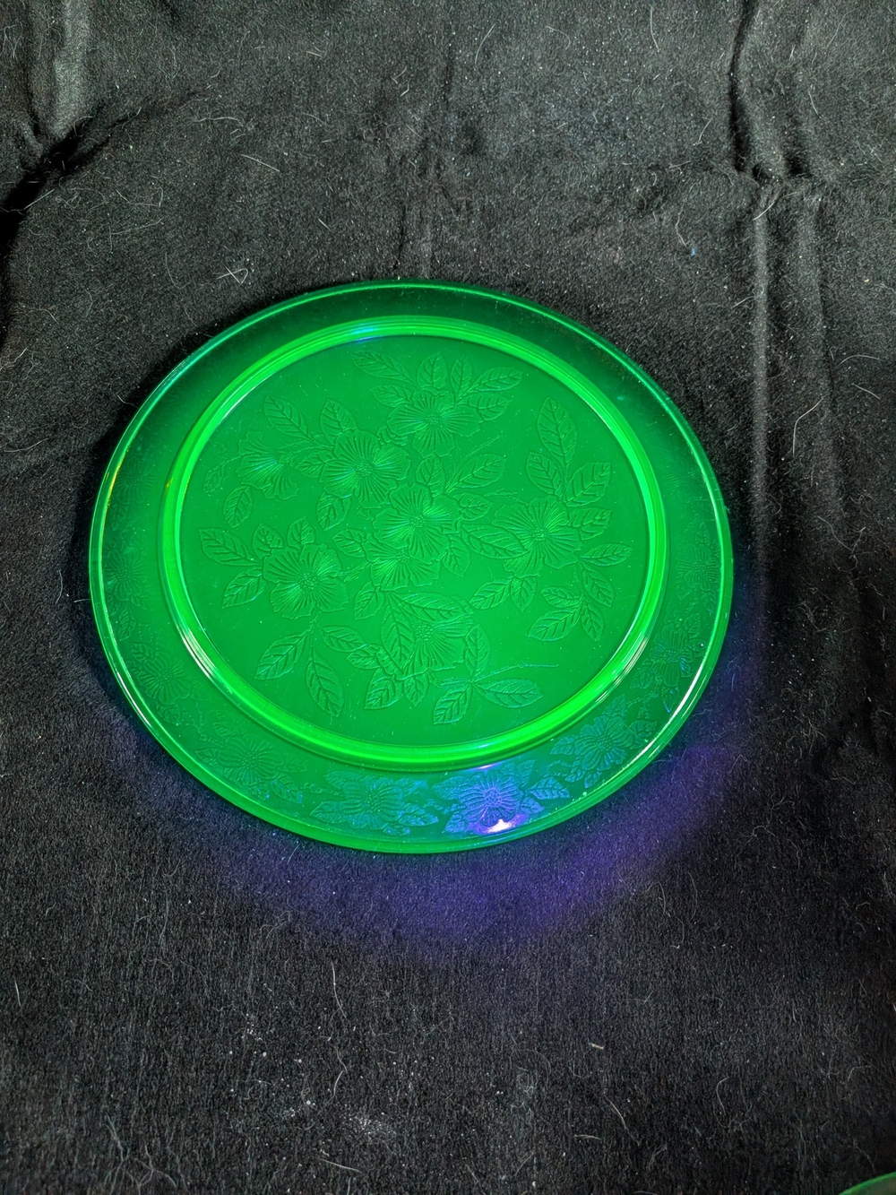 2/80$ Vintage Green uranium Floral Glass Serving Plate - Picture 4 of 5